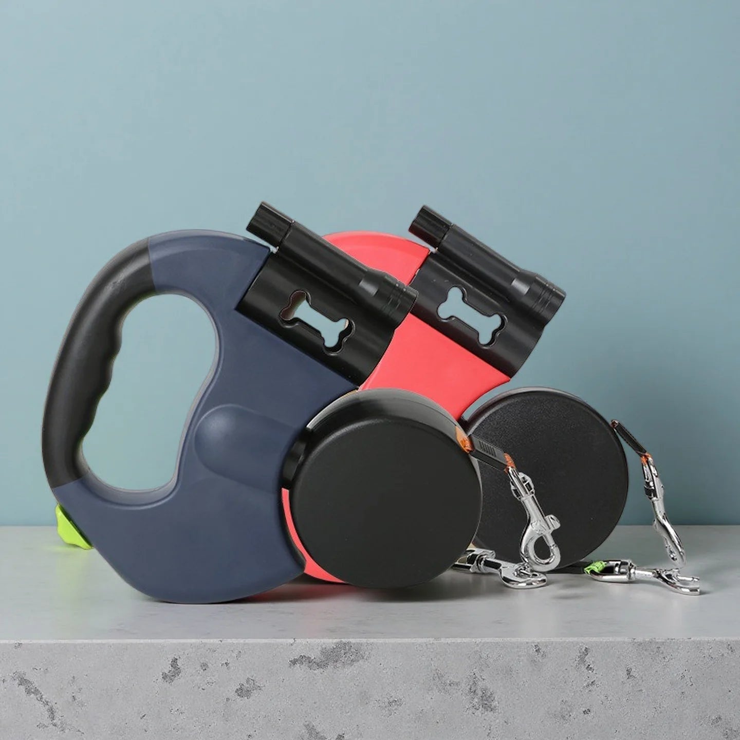 Experience Hassle-Free Walks with Our Ultimate Retractable Dual Dog Leash Featuring LED Light and Tangle-Free Design!